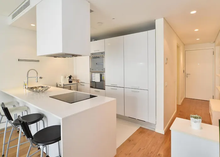 Sunny&Bright Amoreiras 4 pax - Checkinhome